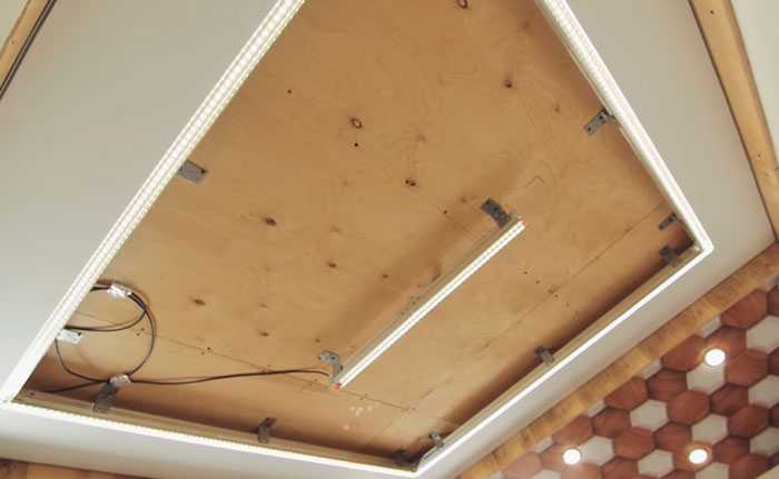 Натяжной светящийся потолок – это прекрасное дополнение любого интерьера Какие существуют световые и светопрозрачные конструкции Как их монтировать Как работать со светодиодной лентой