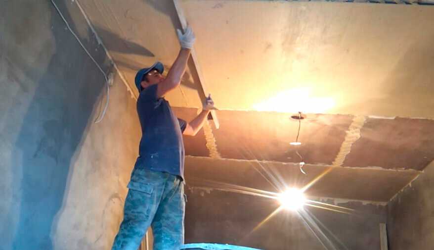 Как штукатурить бетонный потолок: рассказываем лайфхаки