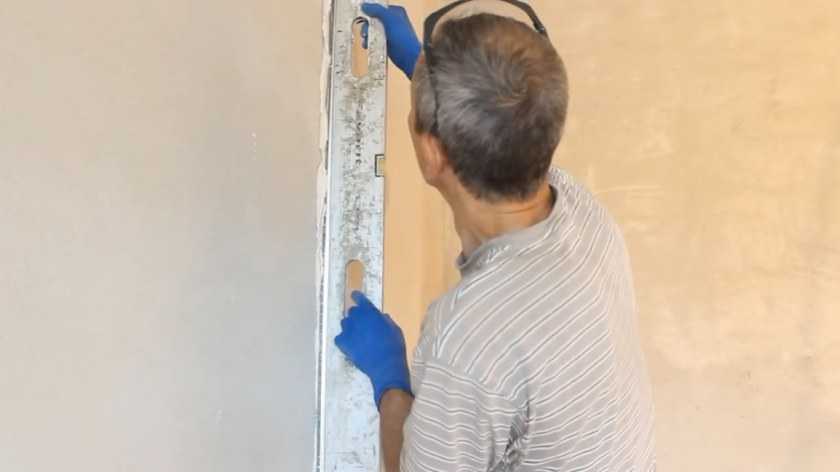 Как проверить ровность стен после штукатурки и качество штукатурки стен | houzz россия