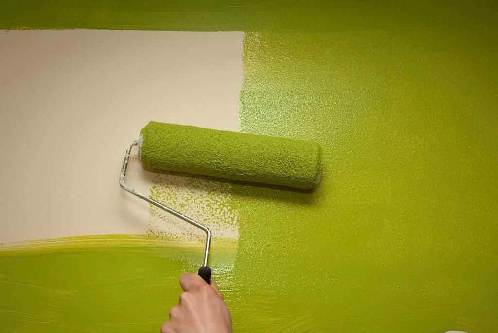 Если вы хотите сделать красивый ремонт в квартире, лучшим материалом будет краска для стен. Как выбрать интерьерную и маркерную краску для потолков в квартире? Как декорировать стену? Какой цвет подойдет для каждой из комнат?