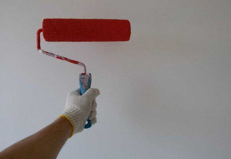 Как красить потолок водоэмульсионкой без разводов