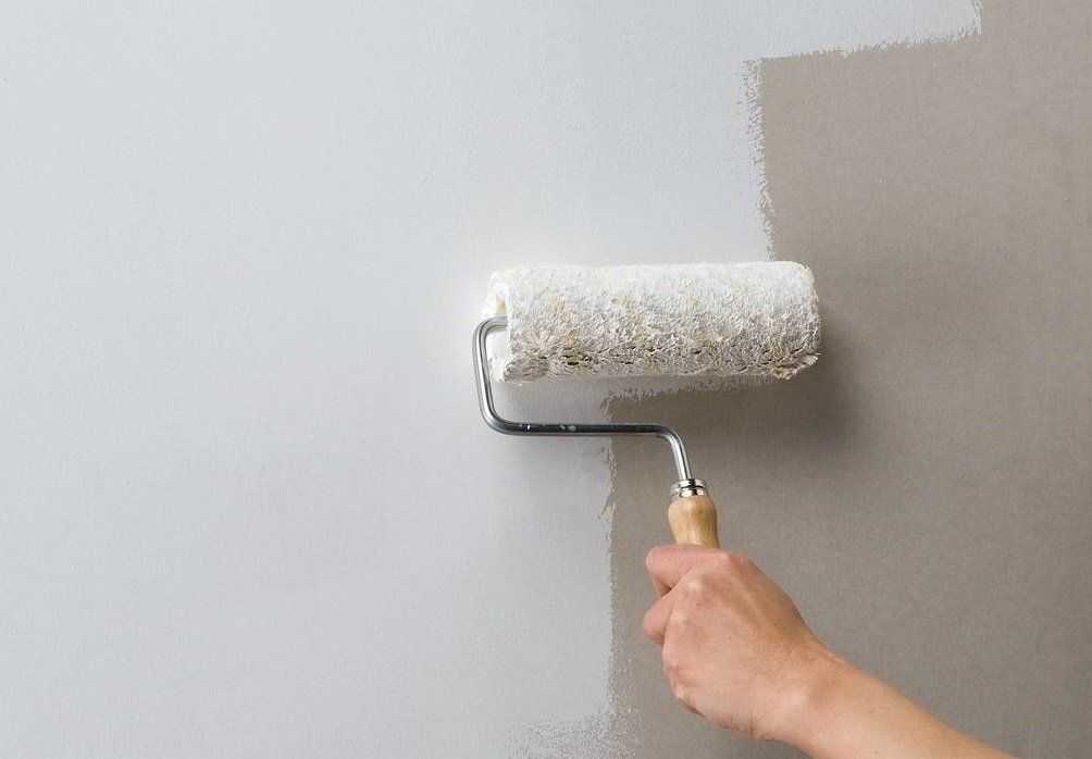 Как правильно красить стены валиком водоэмульсионной краской без разводов