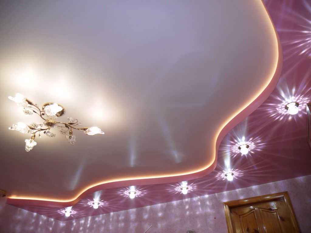 Двухуровневый потолок в спальне — 135 фото лучших вариантов дизайна, реальные примеры с подсветкой и красивым сочетанием цветов