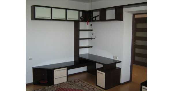 Компьютерный стол со шкафом (72 фото): трансформер с полками, угловой для компьютера, модель со шкафом для одежды