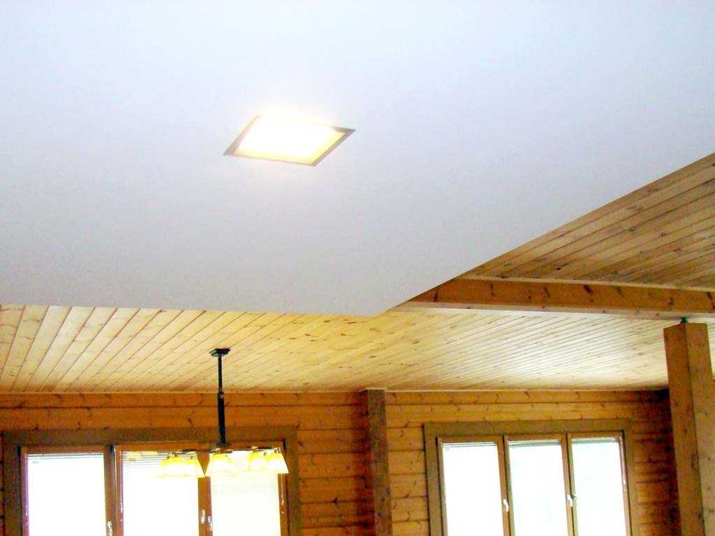 Черновой потолок по деревянным балкам изнутри перед натяжным: лучшее решение для частного дома из газобетона