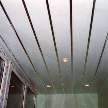 Правила выбора пластиковых панелей на потолок