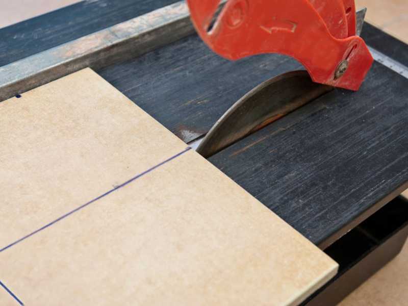 Как резать плитку ручным плиткорезом: секреты, как пользоваться ручным плиткорезом