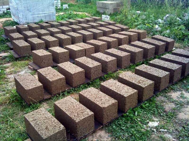 Дом из опилкобетона: изготовление блоков своими руками и возведение монолитных зданий
