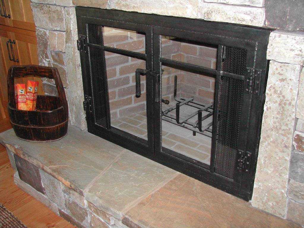 Какие стеклянные дверцы для камина лучше выбрать – разновидности, преимущества и недостатки дверей со стеклом