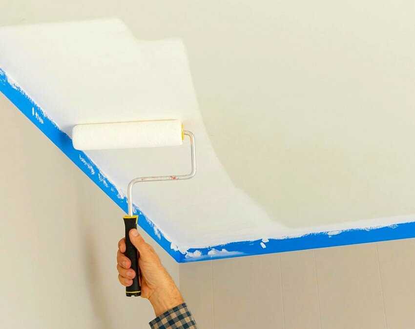 Как покрасить потолок водоэмульсионной краской без разводов самостоятельно в домашних условиях? Как проводится покраска и побелка своими руками потолка в частном доме или квартире?