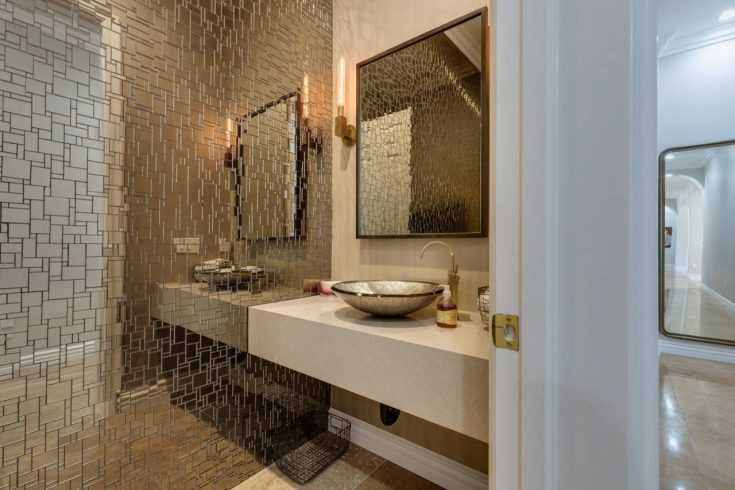 Зеркальная плитка в интерьере ванной, кухне, спальне, гостиной: размеры, фацет на плитке из зеркала, плитка-соты, фото