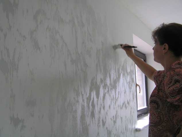 Декоративная краска для стен с эффектом шелка (39 фото): покраска мокрым составом с перламутровым эффектом, нанесение жидкой шелкографии